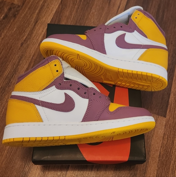 Air Jordan 1 Retro High OG "Brotherhood" - Picture 2 of 10